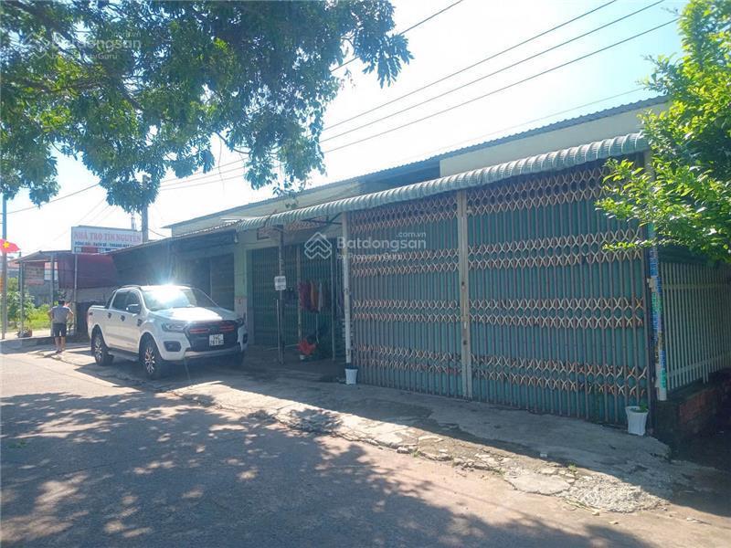 Chủ ngộp vốn làm ăn cần bán gấp đất trên đất có 3 dãy phòng trọ 55 phòng diện tích 1398m² đất. Giá chỉ 19tr/m² đất kèm