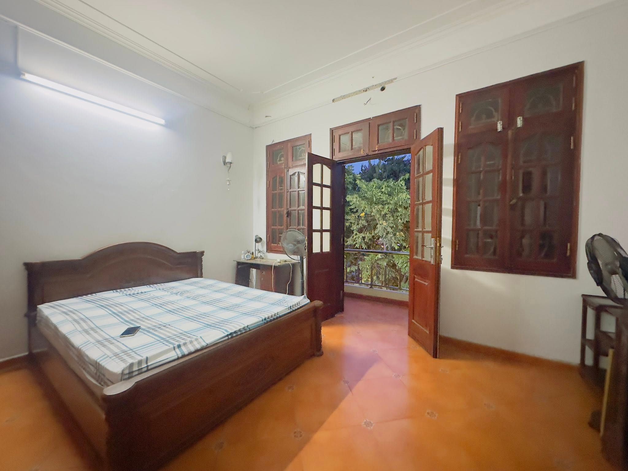 Bán nhà mặt tiền khủng 7m, DT 112m2 – Vũ Trọng Phụng - Quận Thanh Xuân giá cực tốt.