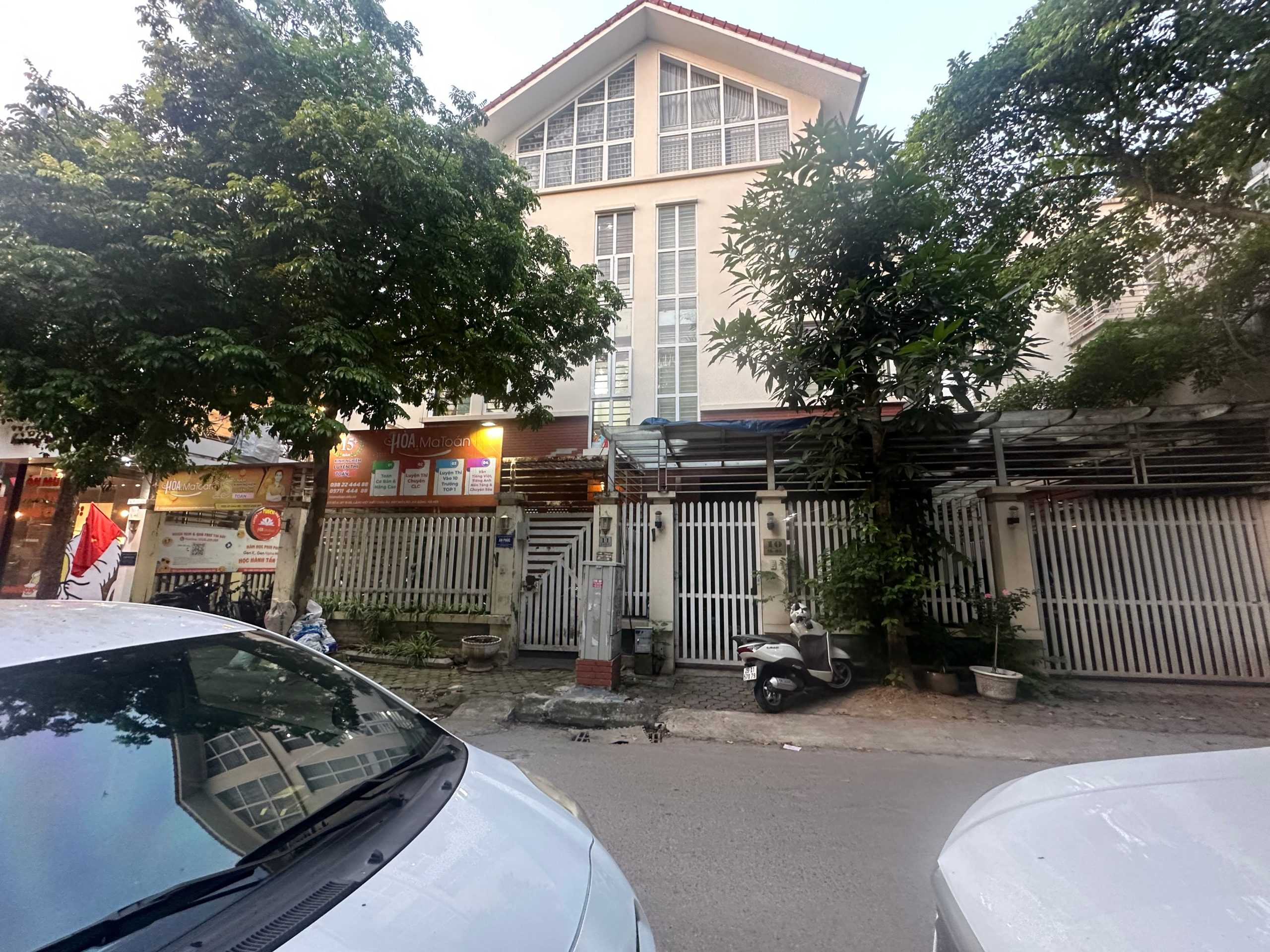 VỊ TRÍ ĐẮC ĐỊA- BIỆT THỰ VIEW VƯỜN HOA , KINH DOANH - NGAY MẶT PHỐ - KHU VỰC DÂN TRÍ CAO - AN SINH ĐỈNH