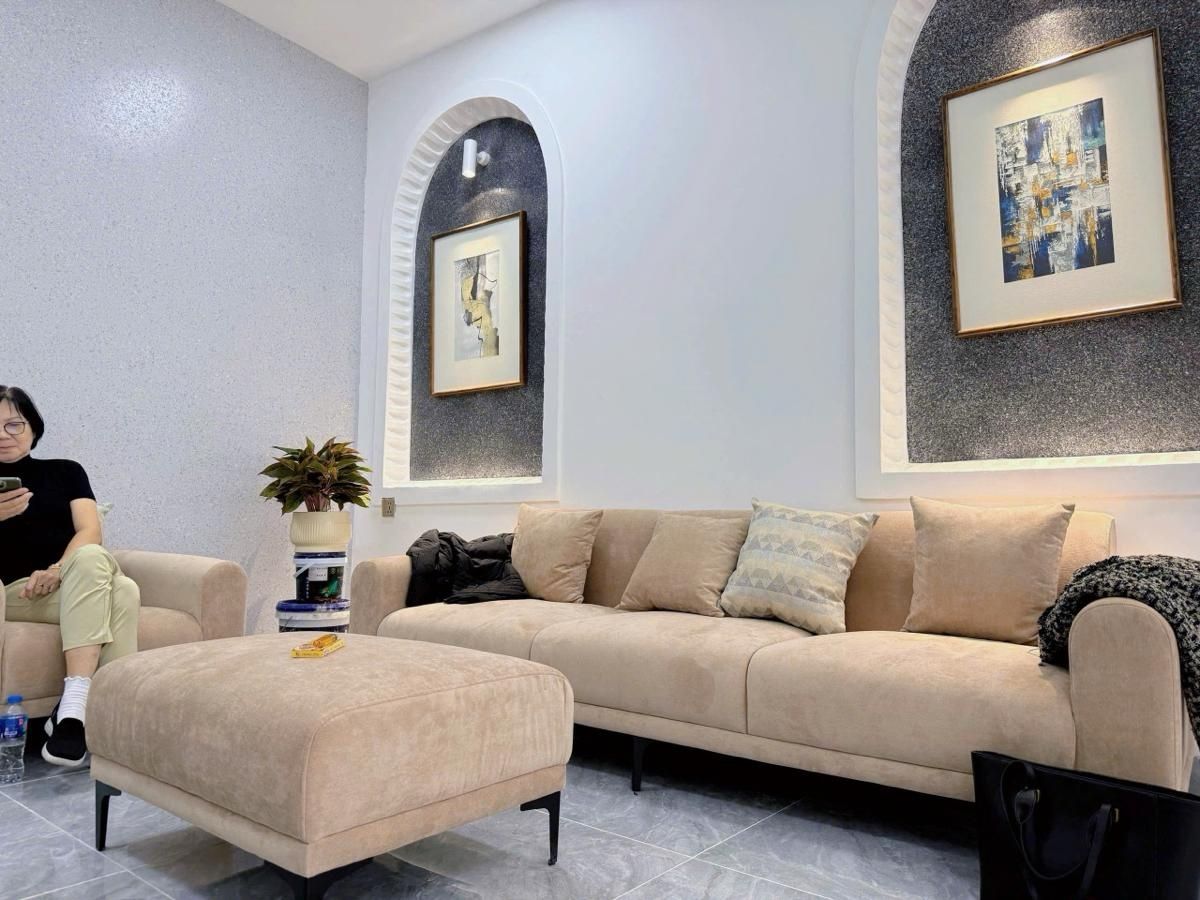 MẶT PHỐ TO THÔNG TỨ TUNG, VỈA HÈ RỘNG, KHU VỰC SẦM UẤT, NÁO NHIỆT, NHIỀU SINH KHÍ, CHẤT, ĐỦ TIỆN NGHI, THANG MÁY XỊN