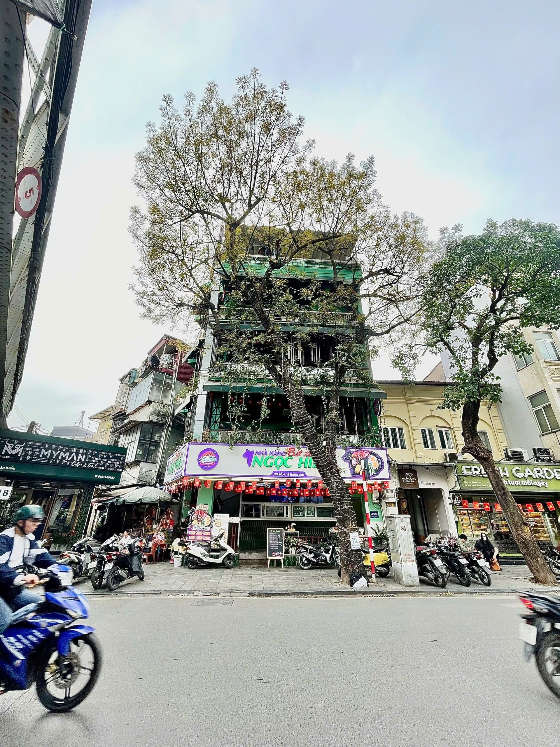 SIÊU VIP VỊ TRÍ ĐẮC ĐỊA - LÔ GÓC 3 MẶT THOÁNG - MẶT TIỀN HOA HẬU - PHỐ CỔ HÀ NỘI - VỈA HÈ RỘNG THOÁNG - KINH DOANH SẦM UẤT