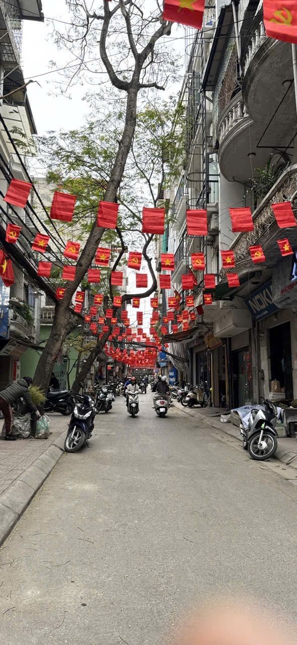 Ba Đình, kinh doanh đa dạng, vỉa hè rộng, ô tô tránh, diện tích 45/50m x 5 tầng, giá 18,9 tỷ