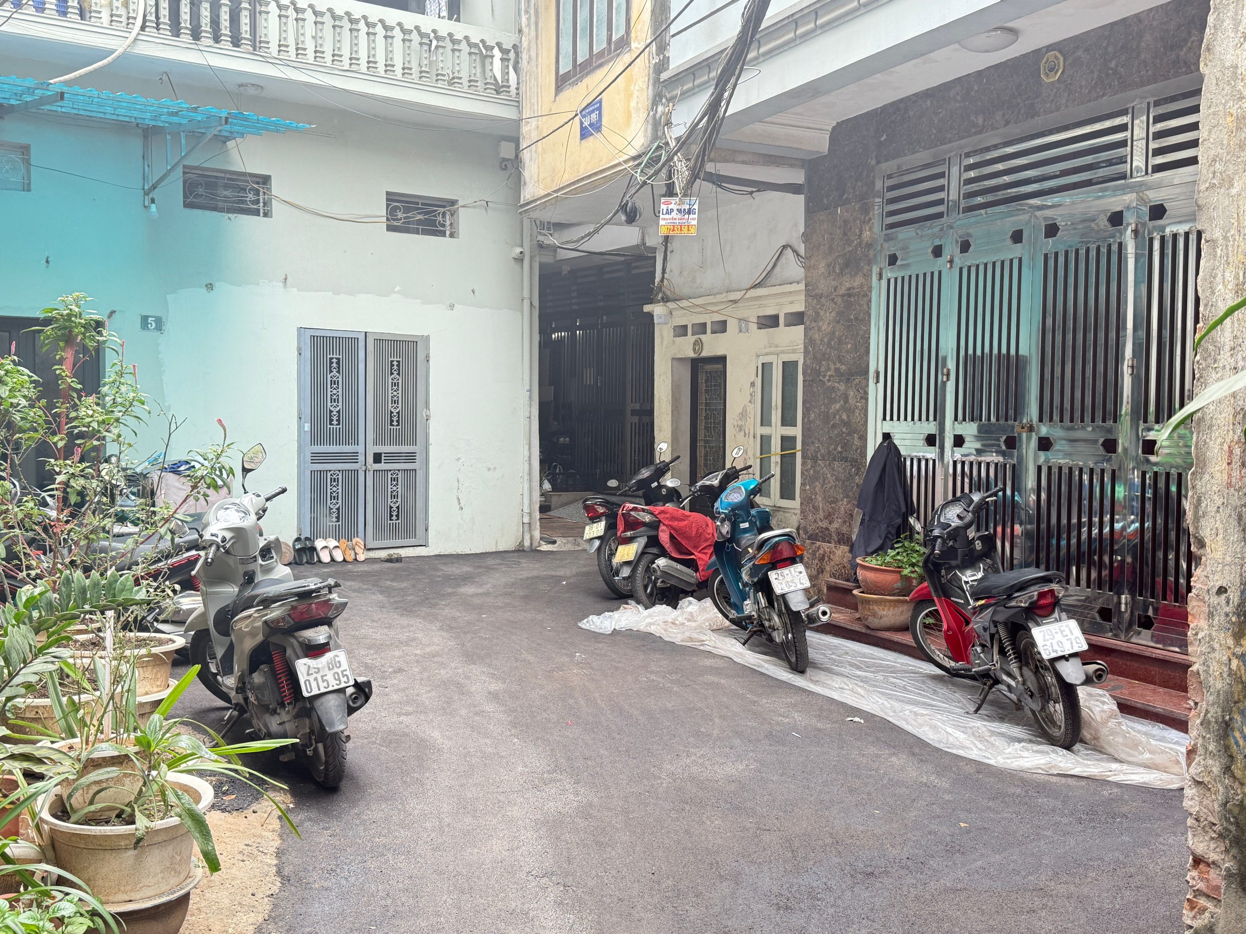 BÁN ĐẤT TẶNG NHÀ 3 TẦNG - PHỐ THỊNH QUANG - CHỈ 100M RA NGÃ TƯ SỞ - XÂY CCMN QUÁ ĐẸP.