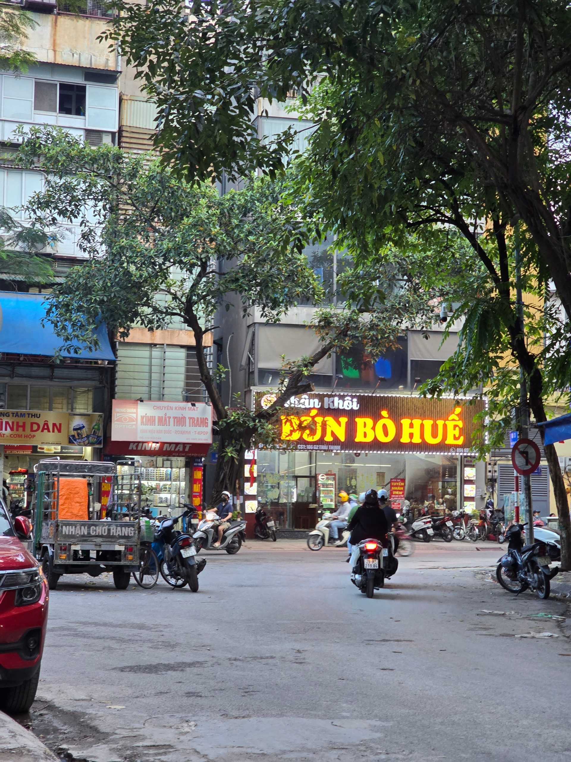 BÁN NHÀ MẶT NGÕ TO NHƯ MẶT PHỐ, MẶT TIỀN QUYỀN LỰC, VỈA HÈ RỘNG, GẦN HỒ , GẦN PHỐ. KINH DOANH ĐỈNH.