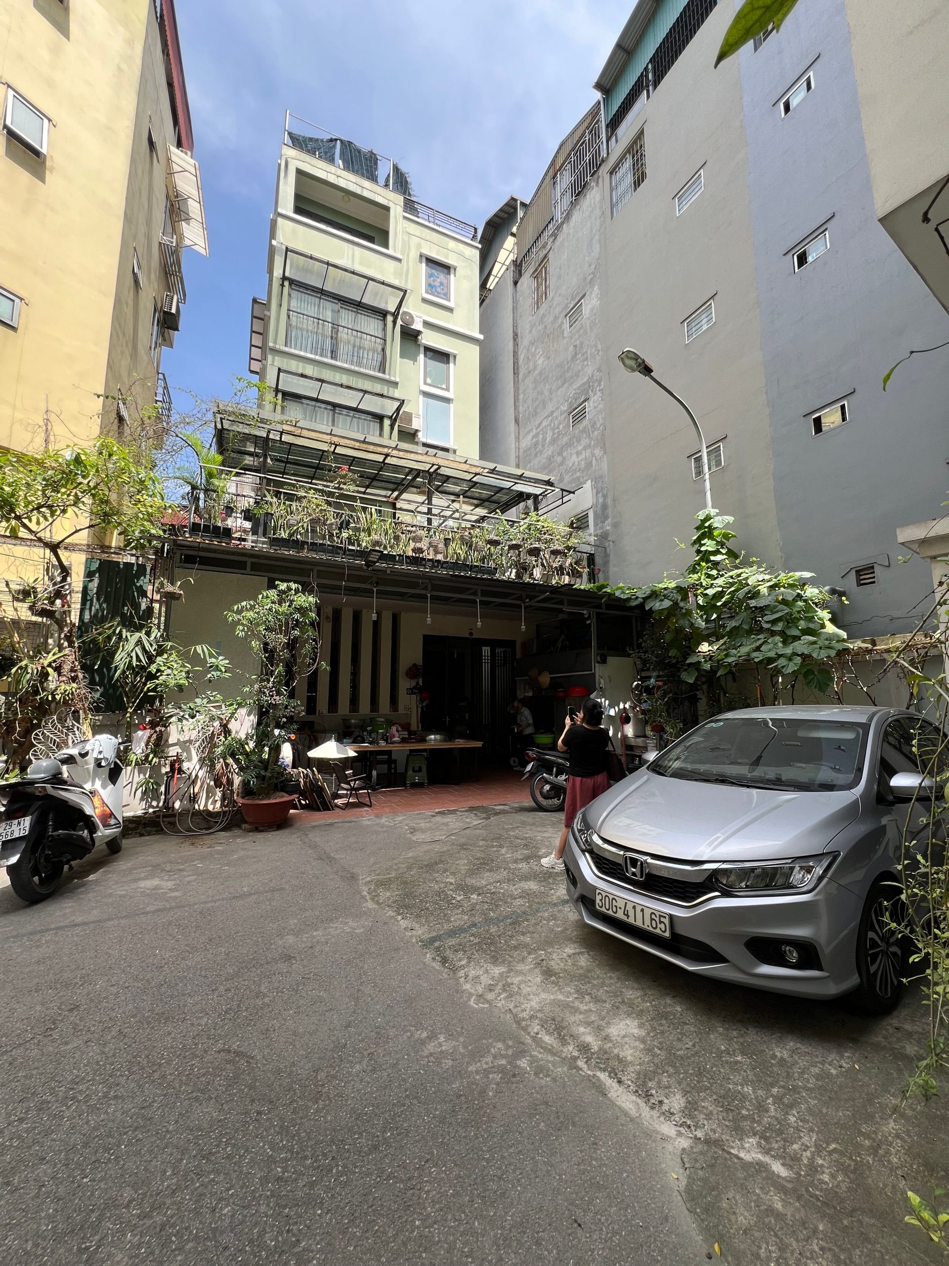 VIP XUÂN LA, TRƯỚC NHÀ ĐỖ 5 Ô TÔ, KHU YÊN TĨNH, Ở SƯỚNG SẴN Ô CHỜ THANG MÁY.