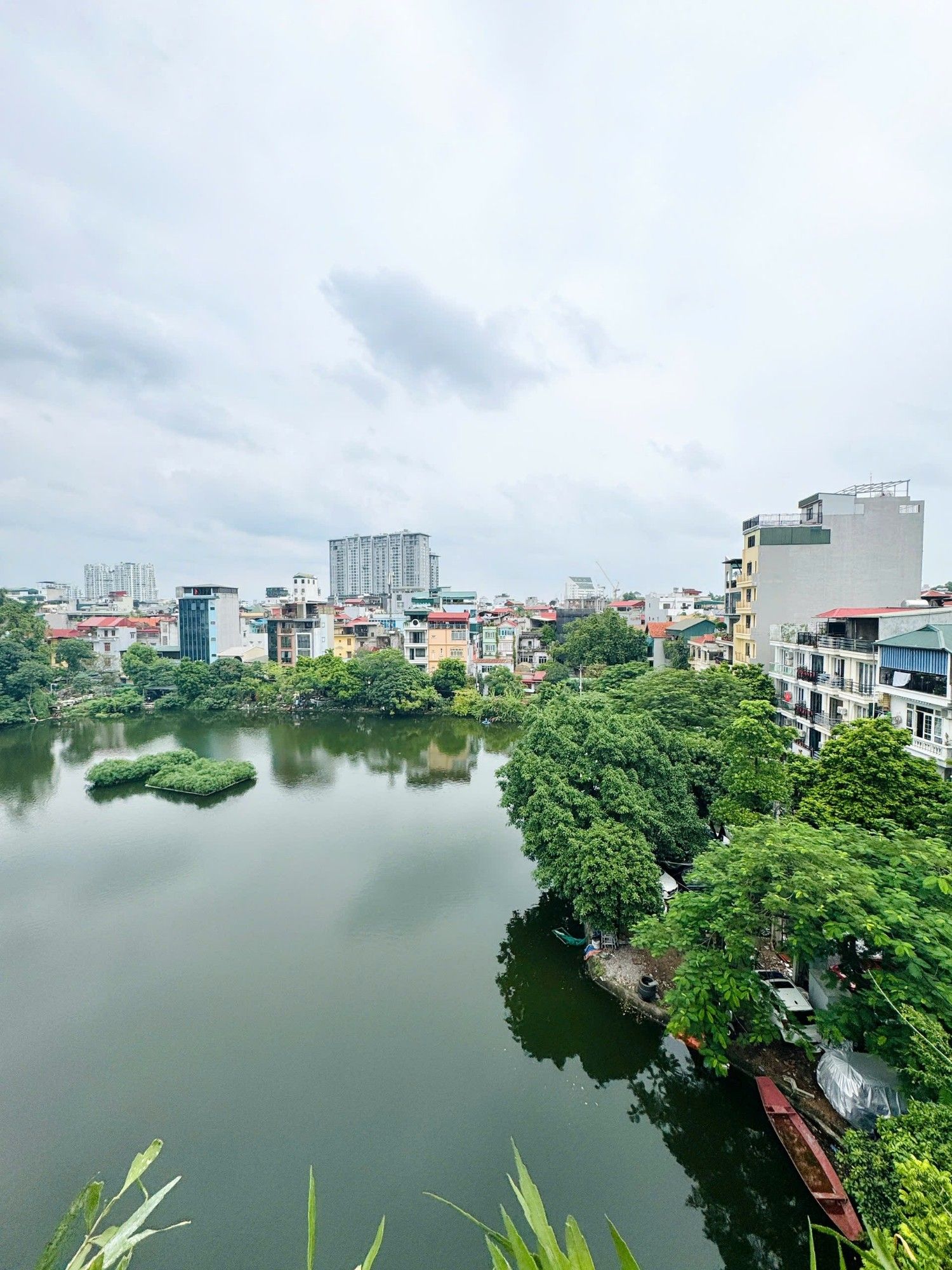 BÁN NHÀ SIÊU PHẨM BA ĐÌNH-THANG MÁY-2 MẶT NGÕ,1 MẶT Ô TÔ TRÁNH/ DỪNG ĐỖ NGÀY ĐÊM-VIEW HỒ-ĐỐI DIỆN HỒ BẨY GIAN, KHÔNG GIAN LÝ TƯỞNG THOÁNG ĐÃNG-MÁT