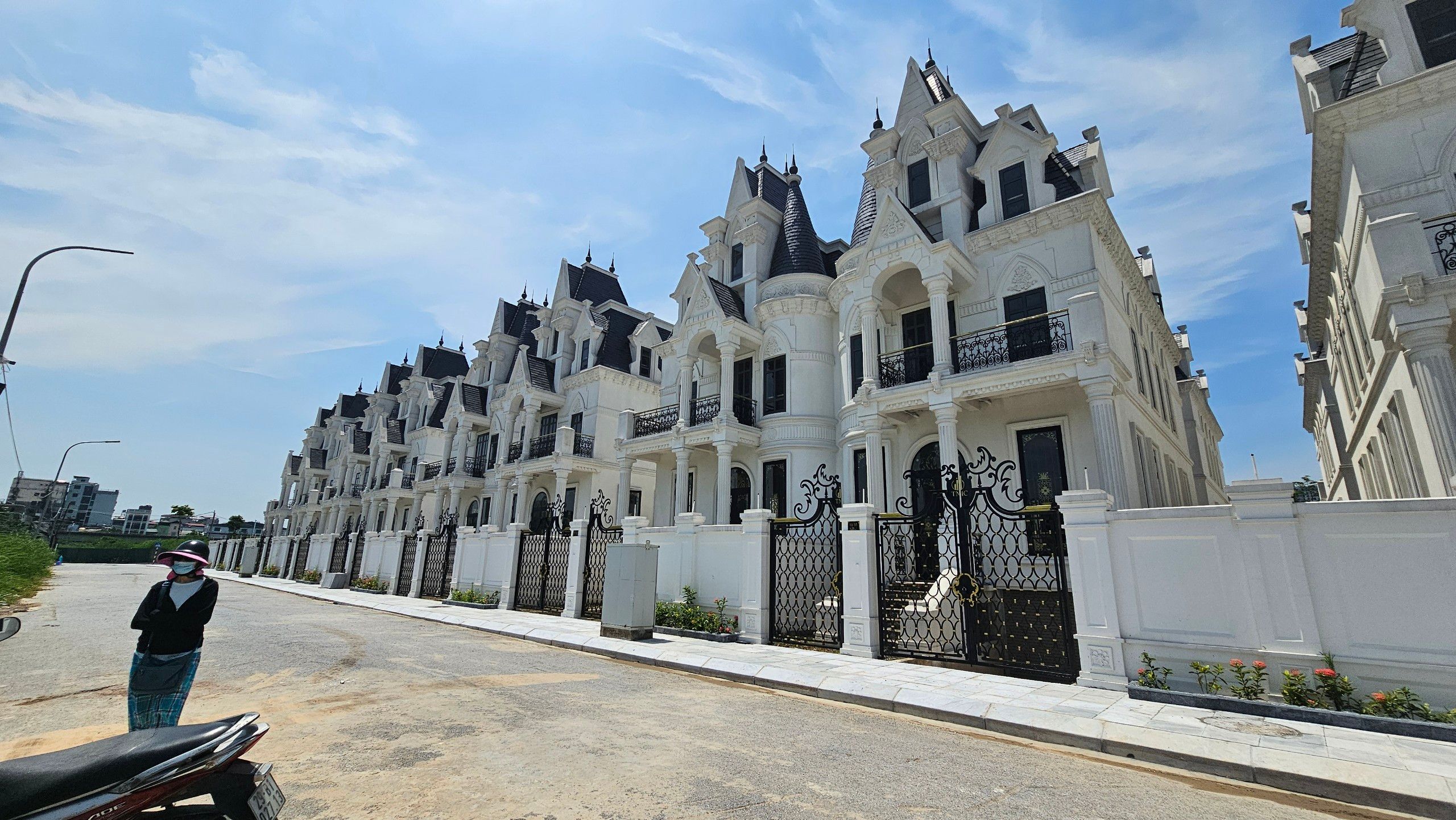 CƠ HỘI VÀNG QUÁ SIÊU PHẨM - BIỆT THỰ SONG LẬP - ĐÓN ĐƯỜNG 25M - 3 MẶT THOÁNG - NẰM CẠNH 3 TRƯỜNG ĐẠI HỌC VÀ THPT ĐOÀN THỊ ĐIỂM.