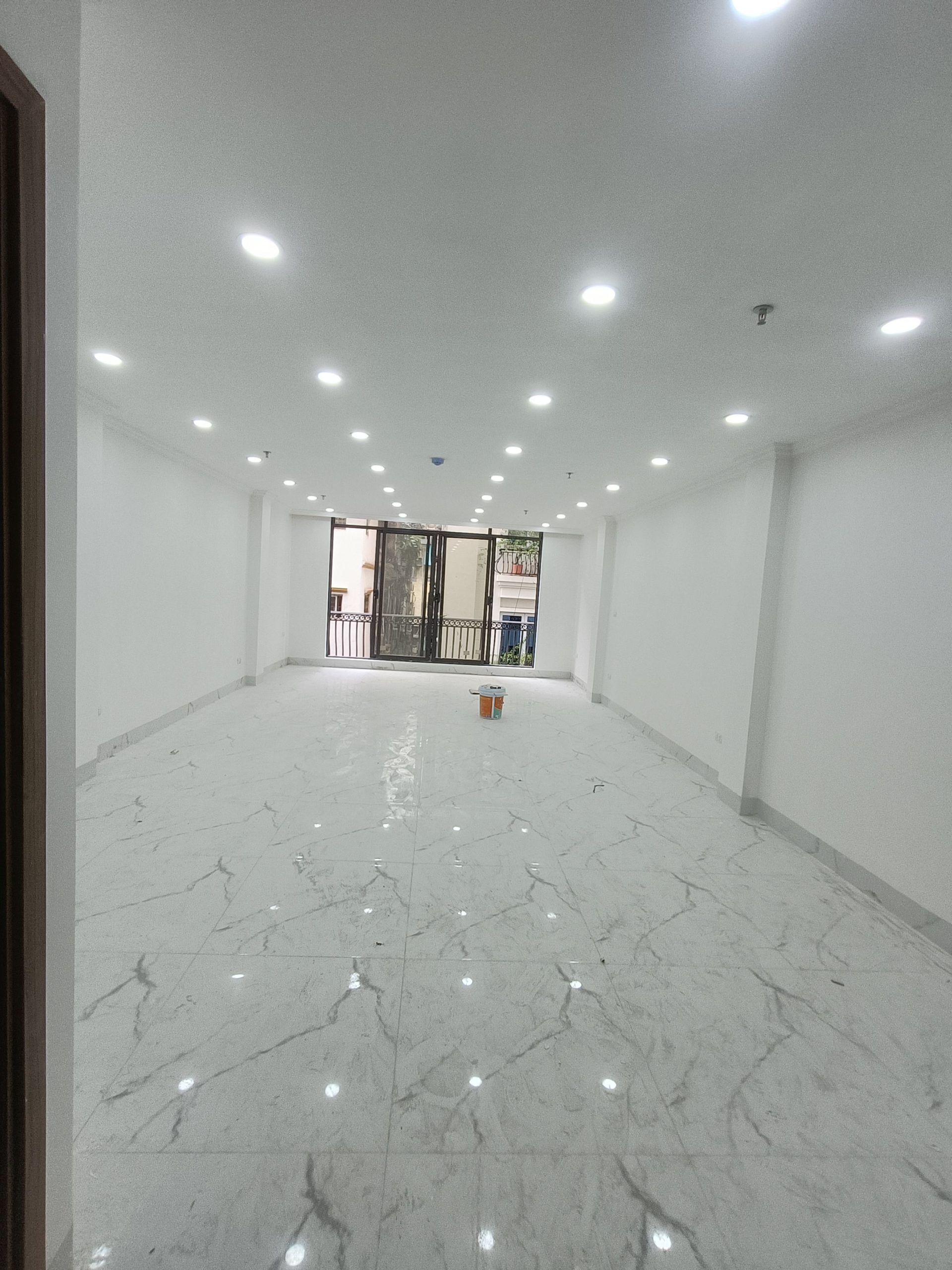 9 TẦNG LÀM VĂN PHÒNG KẾT HỢP Ở VỪA LÀM VĂN PHÒNG CÔNG TY, NHÀ 2 MẶT THOÁNG, THANG MÁY MỚI KOONG, NGÕ 2 Ô TÔ TRÁNH, HIẾM NHÀ BÁN. PHÂN LÔ - OTO TRÁNH - VP CTy