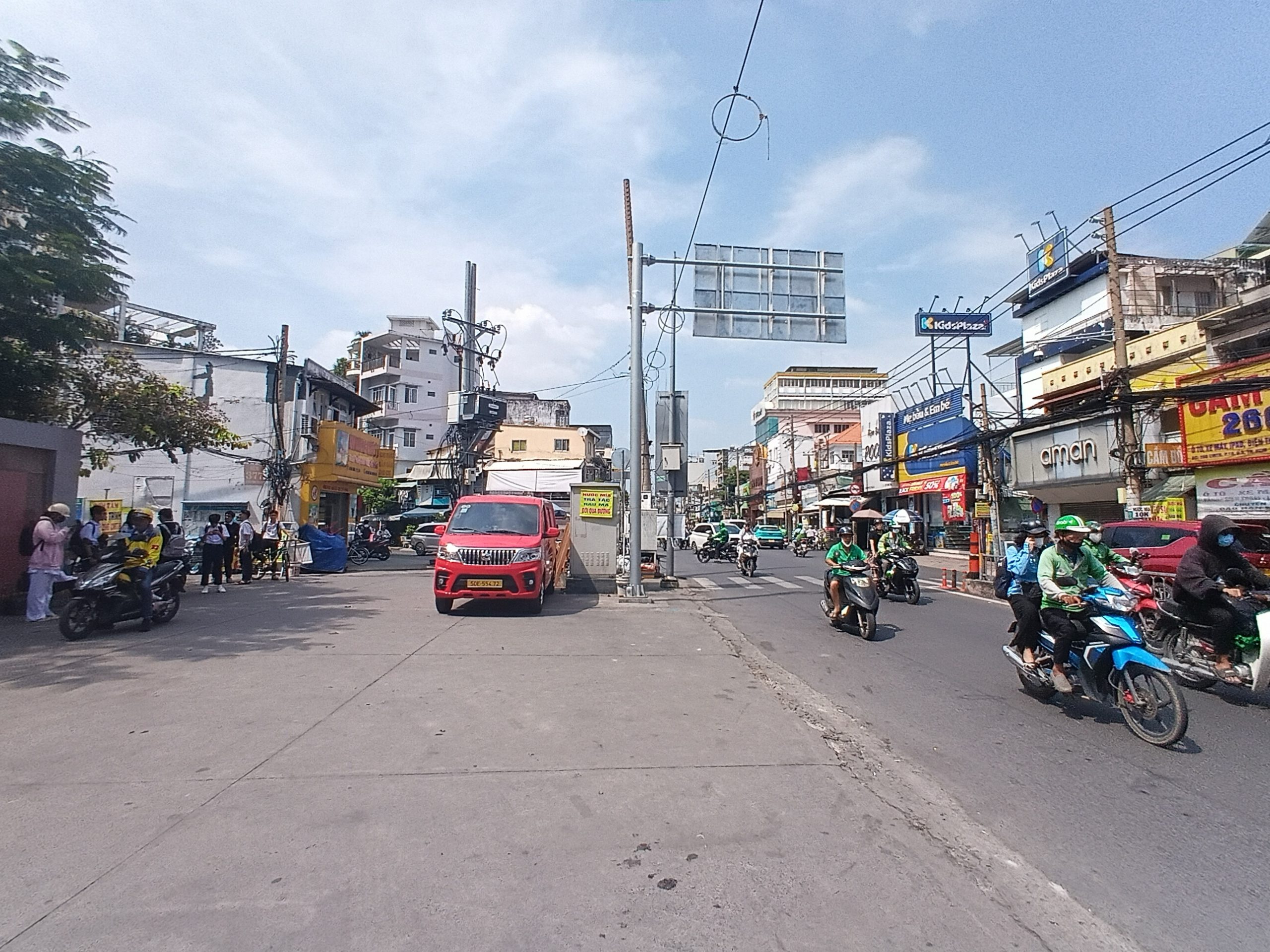 Bán Nhà Căn Góc 3 Mặt Tiền Đường CMT8 - Q.10 Góc Hòa Hưng - 58m² - 50m Ra Mặt Tiền - 7,6 Tỷ Nhà Chính Chủ - Hoàn Công Đủ