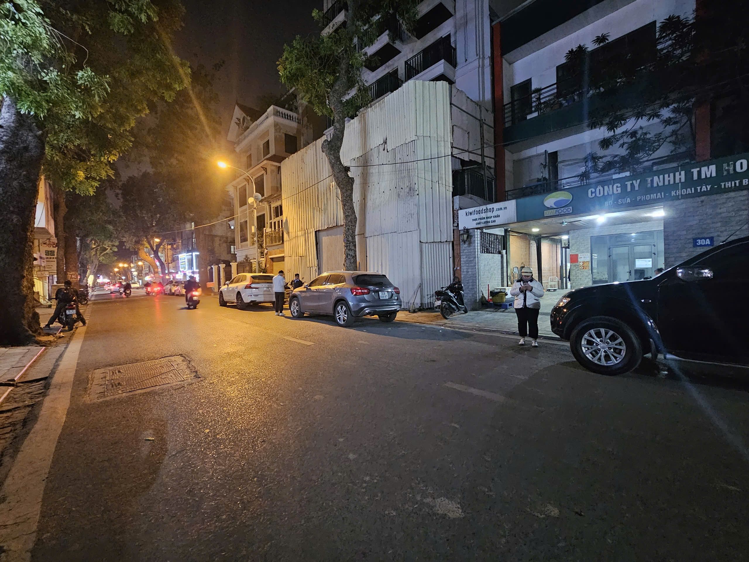 BÁN NHÀ SIÊU PHẨM HOÀN KIẾM-MẶT PHỐ HÓT HÍT-KINH DOANH CỰC KHỦNG-LÔ GÓC BA THOÁNG-SỔ ĐỎ HOA KHÔI-CHỦ THIỆN CHÍ BÁN