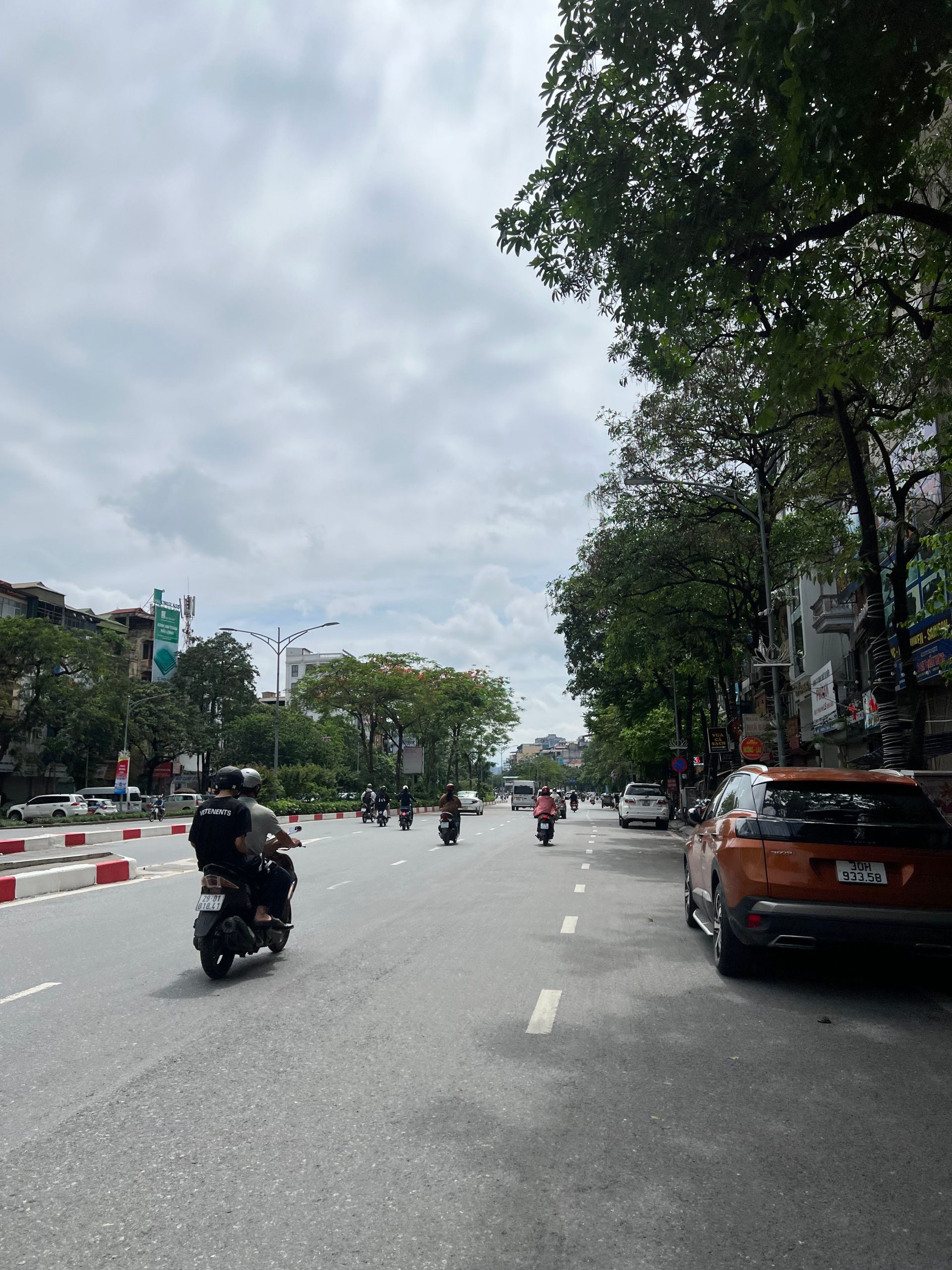 BÁN NHÀ MẶT PHỐ TRẦN KHÁT CHÂN – TÒA 7 TẦNG THANG MÁY – DÒNG TIỀN 1,5 TỶ/NĂM – GIÁ CHỈ NHỈNH 43 TỶ BÁN TÒA NHÀ MỚI XÂY – VỊ TRÍ MẶT PHỐ KINH DOANH ĐỈNH