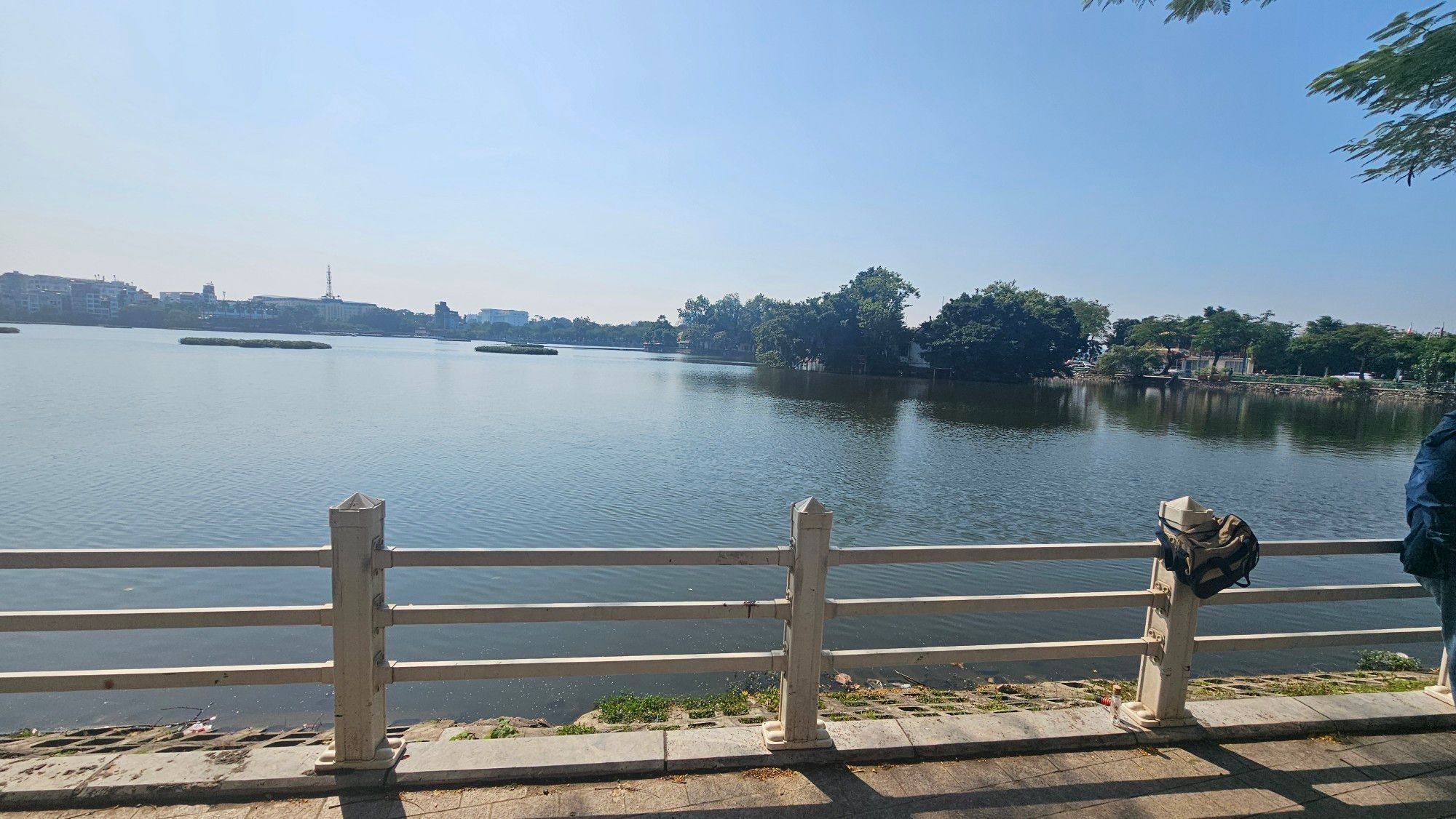 Mặt Phố Hồ Tây, Ba Đình 41/52 5 20 46 Lô Góc , View Hồ Trúc Bạch Thơ Mộng ,cửa sổ nhìn sang Hồ Tây ,2 mặt oto , 3 mặt thoáng kg góc chết .