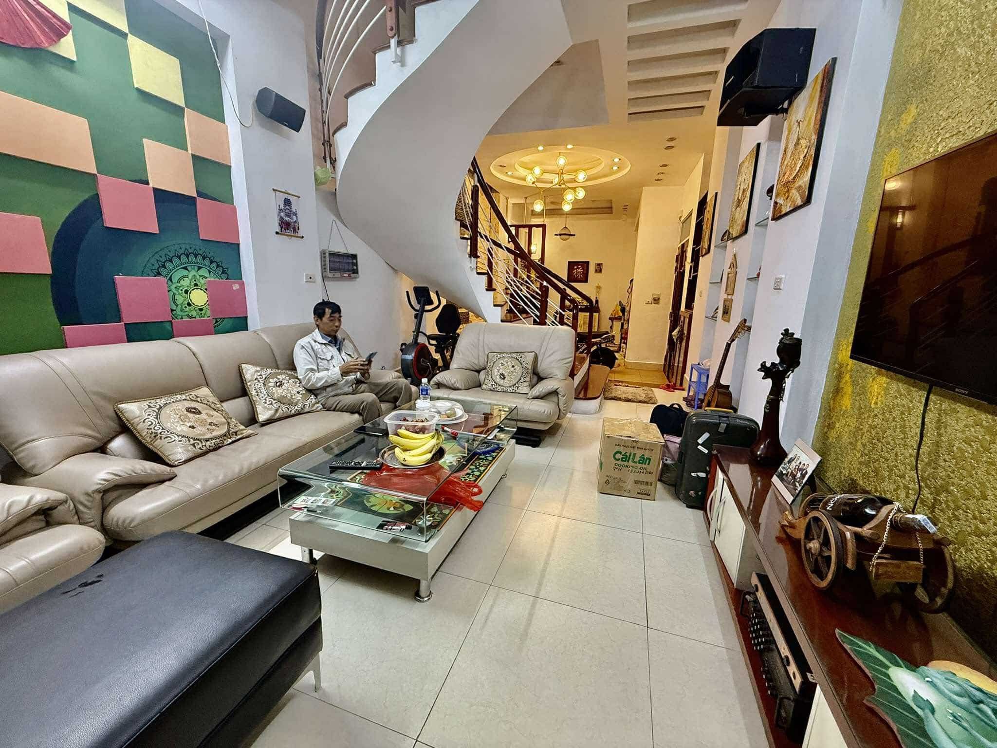 BÁN NHÀ CÁCH PHỐ ĐỘI CẤN 15M - NHÀ DÂN XÂY - THOÁNG SÁNG - Ở CỰC SƯỚNG- TRUNG TÂM QUẬN BA ĐÌNH - GẦN LĂNG BÁC