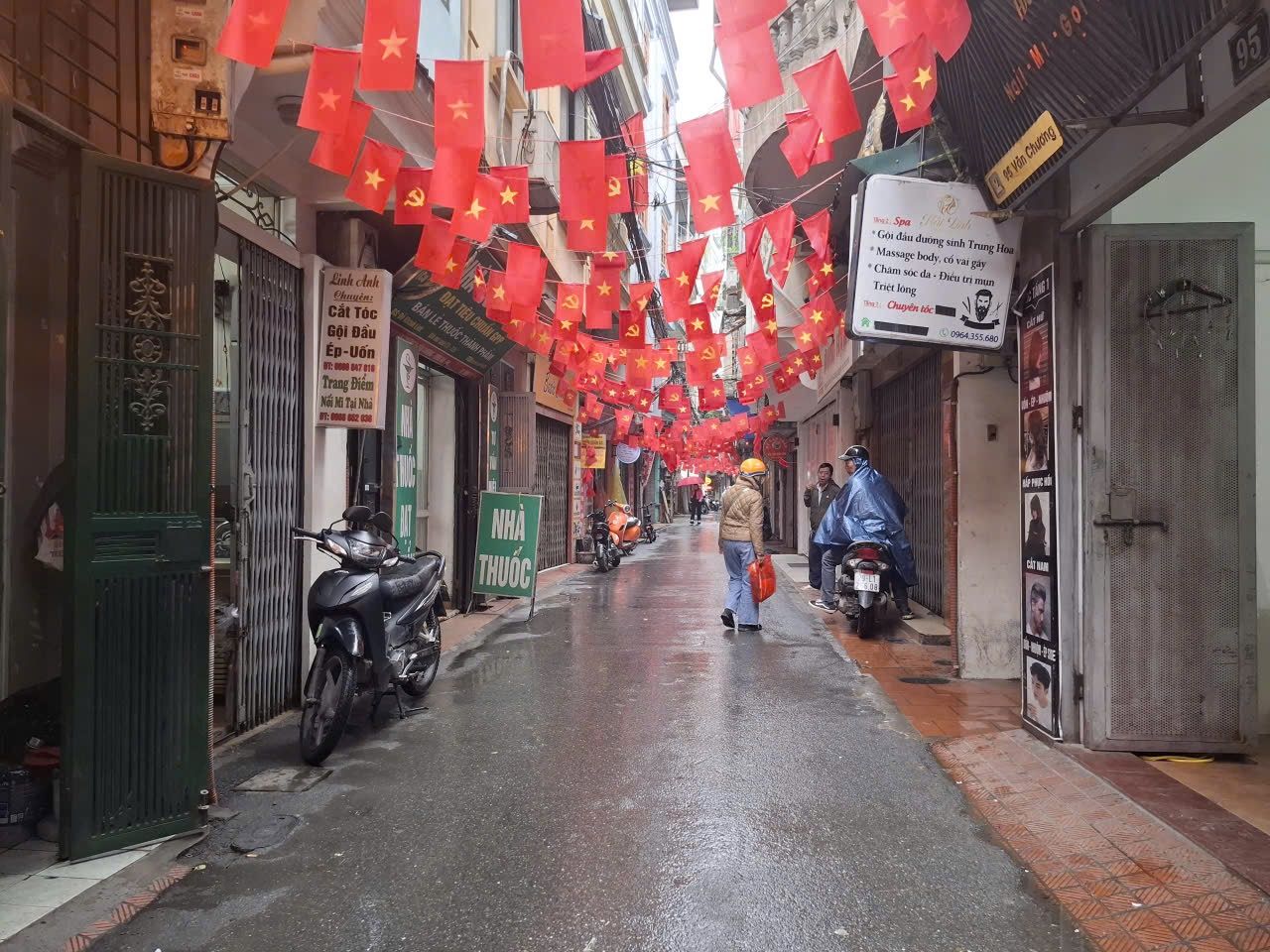 BÁN NHÀ MẶT NGÕ THÔNG - Ô TÔ - KINH DOANH - 2 MẶT THOÁNG - LÕI ĐỐNG ĐA - TIỆN ÍCH NGẬP TRÀN - VÀI BƯỚC CHÂN RA ĐƯỜNG TÔN ĐỨC THẮNG- GẦN VĂN MIẾU - LĂNG BÁC