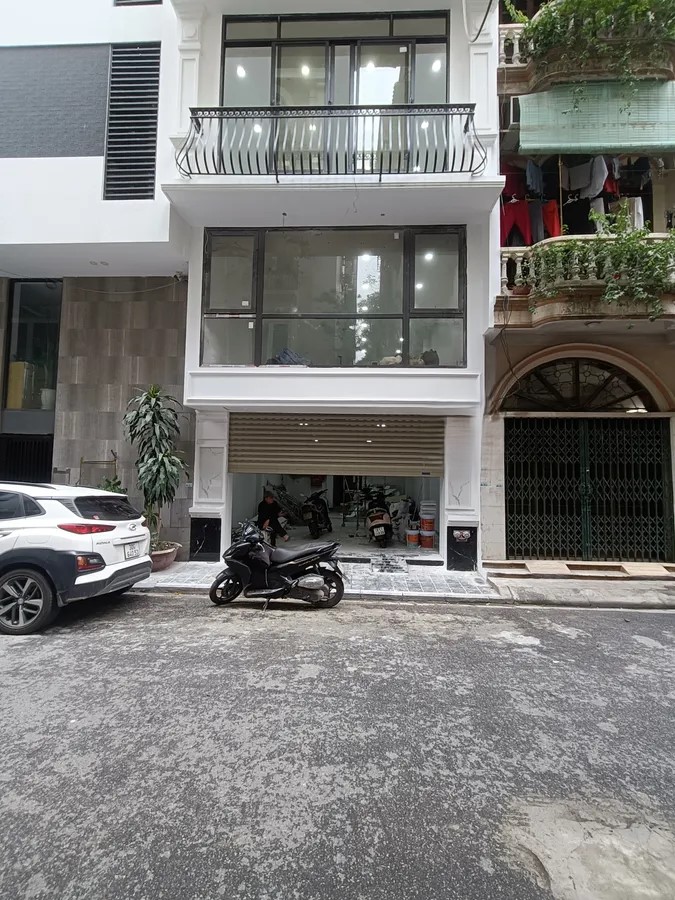 Bán nhà 9 tầng làm văn phòng kết hợp ở vừa làm công ty - Nhà 2 mặt thoáng -Thang máy mới - Ngõ 2 ô tô tránh