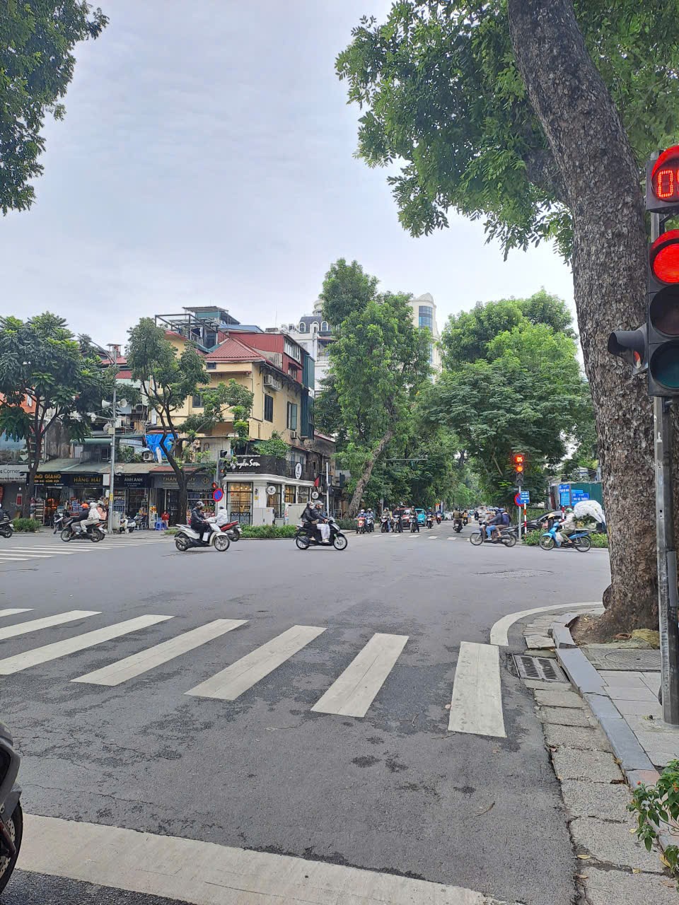 MẶT PHỐ QUÁN THÁNH – HIẾM CÓ – KINH DOANH CỰC TỐT - Mặt tiền rộng – tầm tiền cực đẹp – cơ hội khó lặp lại