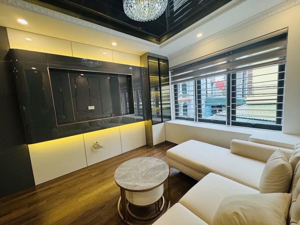 Bán Nhà Nguyễn Văn Linh – 52m², 6 Tầng – Lô Góc, Gara 2 Ô Tô, Full Nội Thất