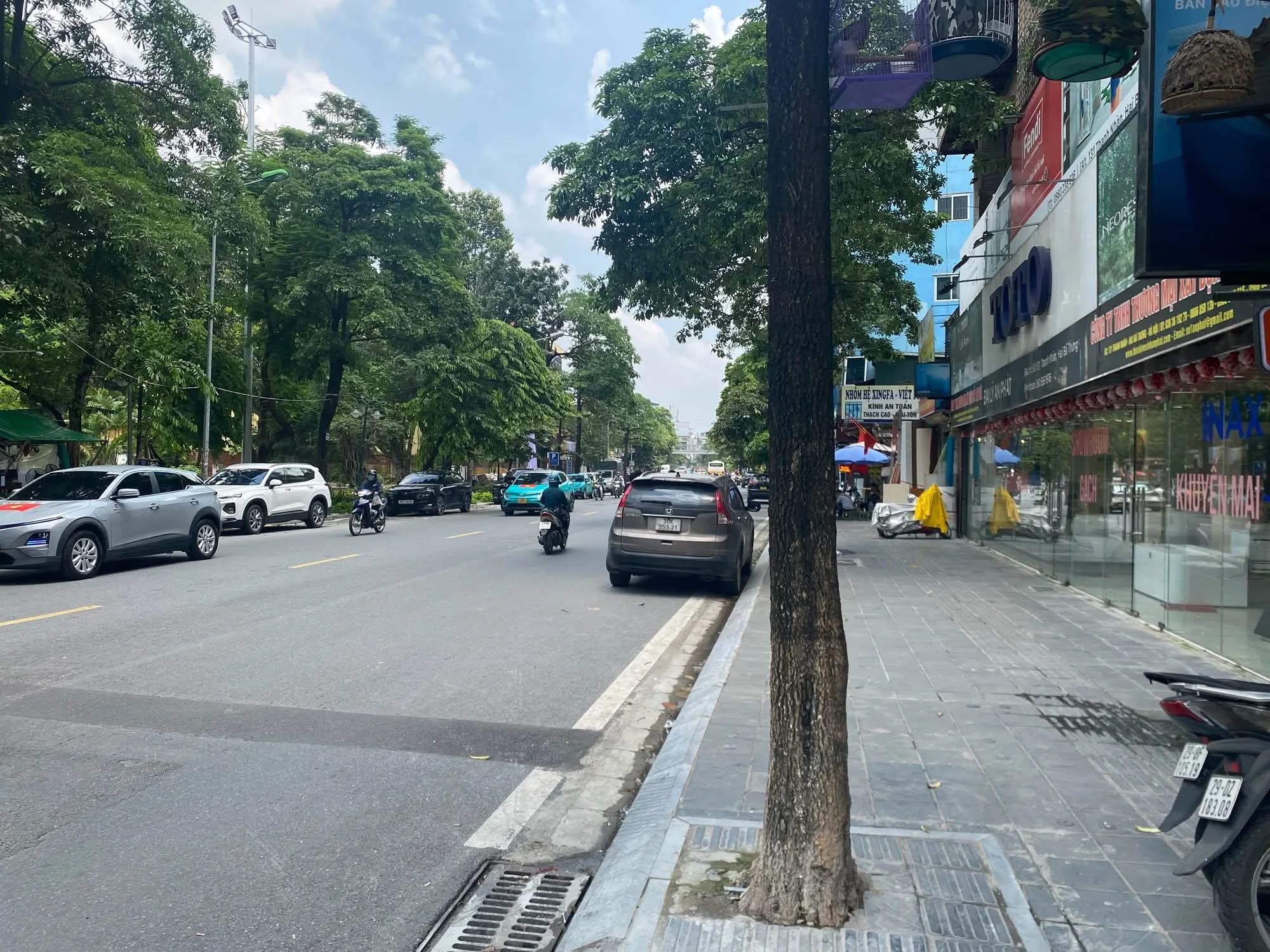 MẶT PHỐ THANH NHÀN – VIEW CÔNG VIÊN – VỈA HÈ RỘNG – NHÀ ĐẸP 5 TẦNG– kinh doanh không đối thủ Nằm trên mặt phố Thanh Nhàn – trung tâm quận Hai Bà Trưng