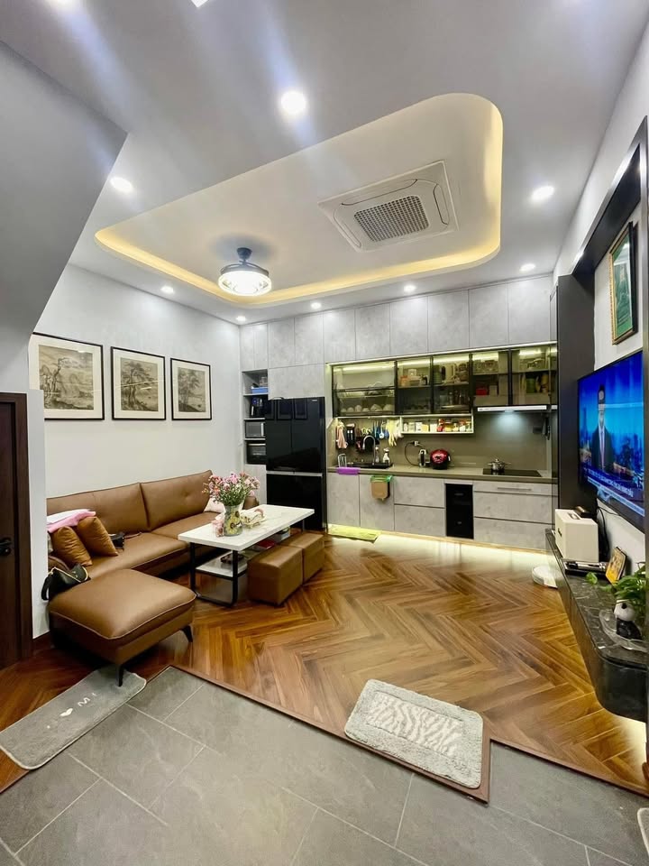 Bán nhà gần Nguyễn Đức Cảnh, Tân Mai, Hoàng Mai, 7 tầng, thang máy, gara oto, tiện ích bao quanh