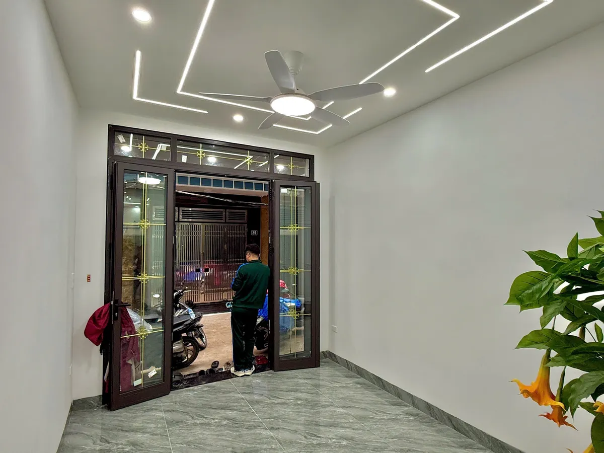 PHÂN LÔ ĐƯỜNG LÁNG, ĐỐNG ĐA ,THANG MÁY , ÔTÔ ĐỖ CỬA, KINH DOANH, 37m2 x 5TẦNG, NHỈNH 15 TỶ.