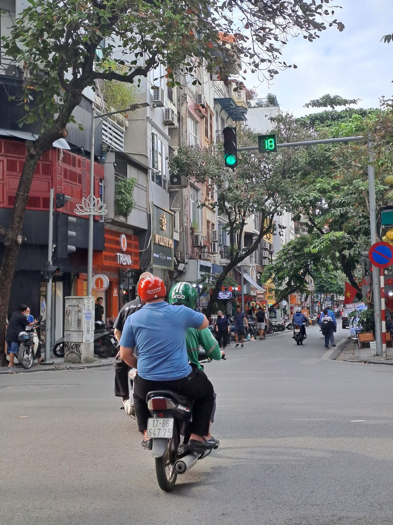 Nhà 6 tầng thang máy – Hiếm có căn nhà nào hội tụ đủ vị trí trung tâm – lô góc thoáng sáng – nội thất cao cấp – thang máy – ô tô đỗ cửa ngay giữa Văn Miếu