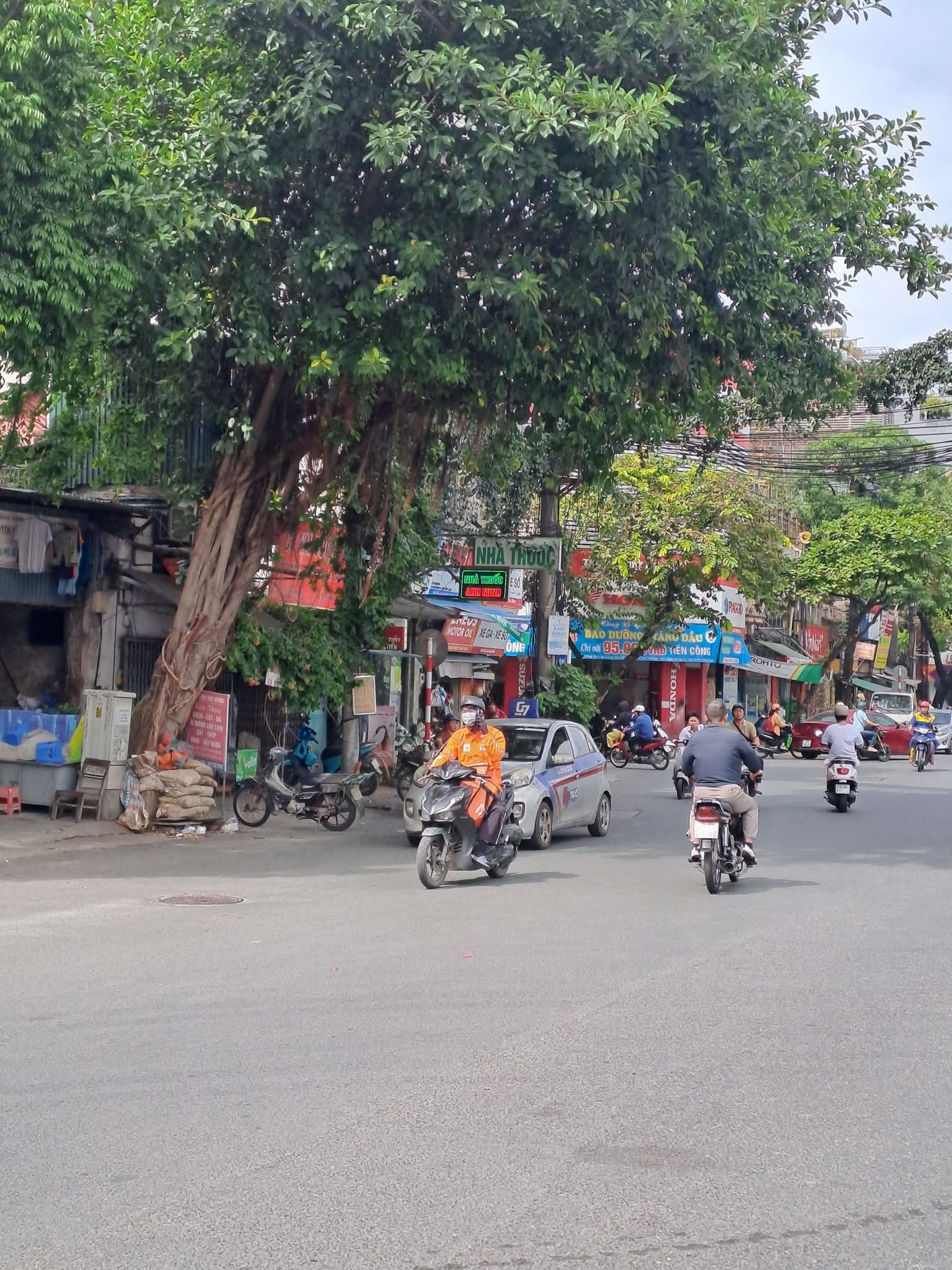 SIÊU PHẨM TRUNG TÂM HOÀN KIẾM – QUỸ ĐẤt 430m² GIỮA BA TUYẾN PHỐ VÀNG: HAI BÀ TRƯNG – PHAN BỘI CHÂU – TRÀNG THI MẶT PHỐ – 3 THOÁNG – MẶT TIỀN 17.6M