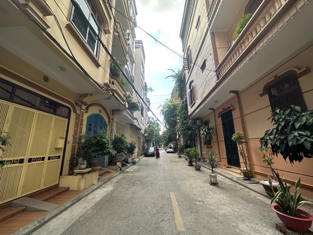 Bán nhà Trung tâm Phường Việt Hưng. 52m x 4T oto tránh, khu phân lô quân đội, dân trí, nhỉnh 12 tỷ TL. LH 0936123469