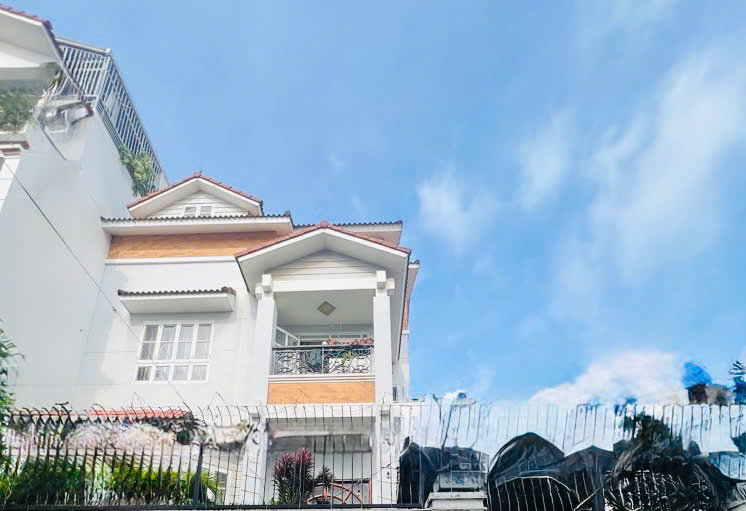 Bán nhà mặt tiền khu Bàu Cát – Đồng Đen, Tân Bình – 4 tầng BTCT – ngang 4.6m, nở hậu tài lộc. .