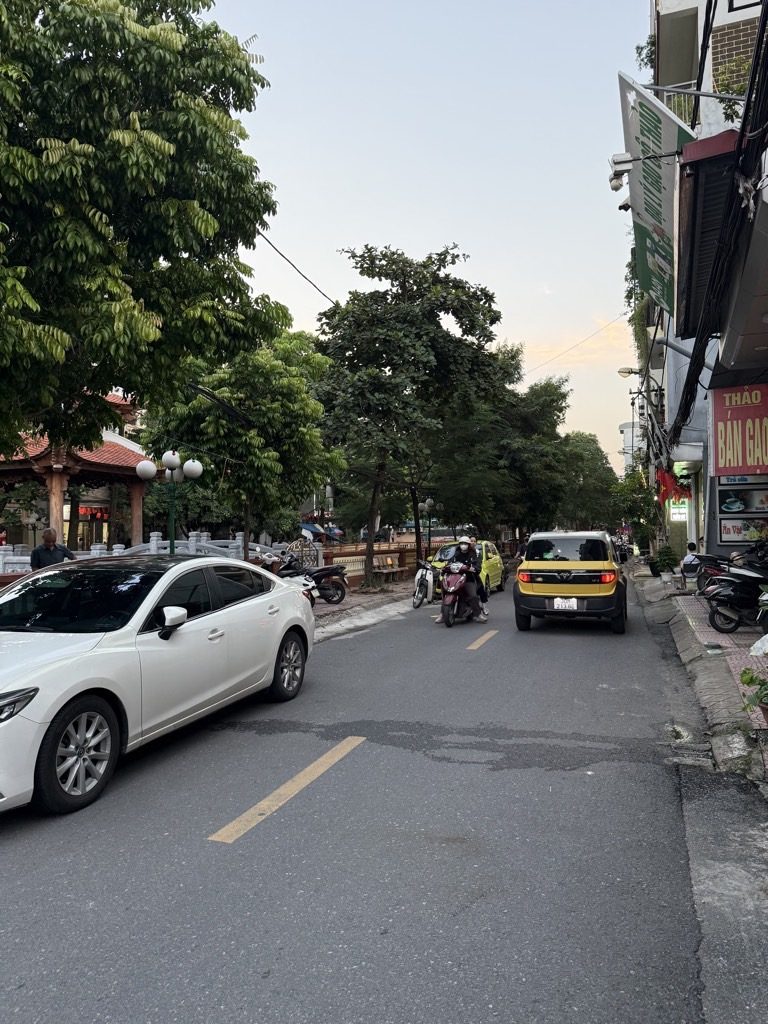 Bán đất Việt Hưng, mặt phố kinh doanh 66m vuông vắn, giá chỉ 14 tỷ còn tl. LH 0936123469