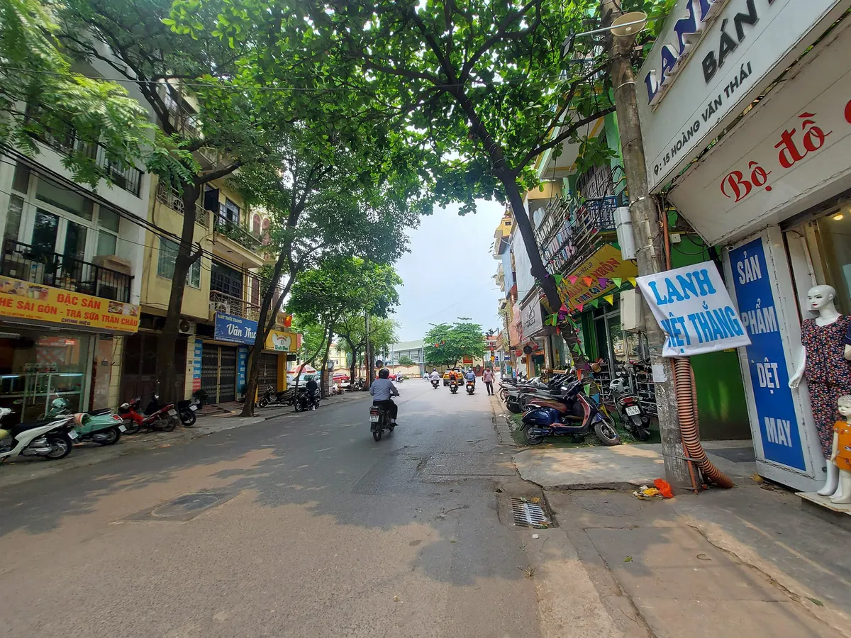 Bán Nhà Mặt Phố Hoàng Văn Thái. Thanh Xuân. Ô Tô. Vỉa Hè. DT 80m2. MT 4m. Giá 23.9 Tỷ