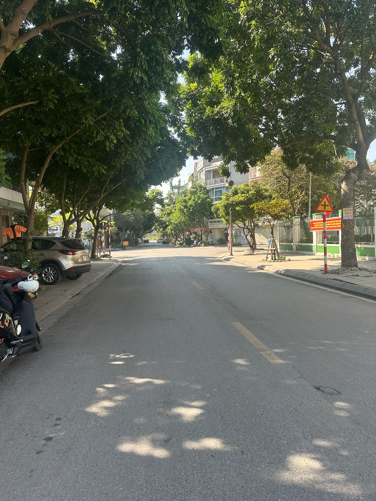 Bán nhà Thanh Am 62m² – 4 tầng – Gara 2 ô tô - Nhà đẹp – kiên cố – sổ đỏ vuông đẹp – ở ngay!