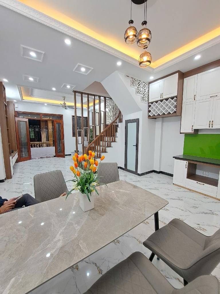 Bán nhà thúy lĩnh 5 tầng long lanh ở ngay 2 thoáng hoàng mai