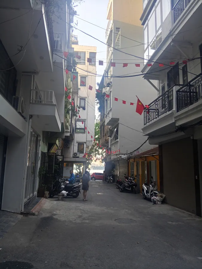 Cần bán Lô đất siêu phẩm phố Trích Sài, ô tô vào đất, ngõ thông thoáng, 20m ra mặt hồ Tây, giá hợp lý.