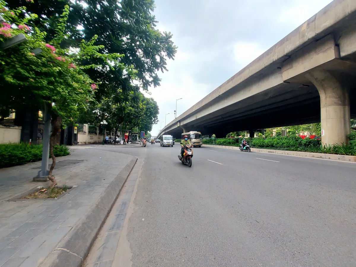 Bán Nhà Mặt Phố Khuất Duy Tiến. Thanh Xuân. Lô Góc. Ô Tô. Vỉa Hè. DT 156m2. Giá 67.6 Tỷ