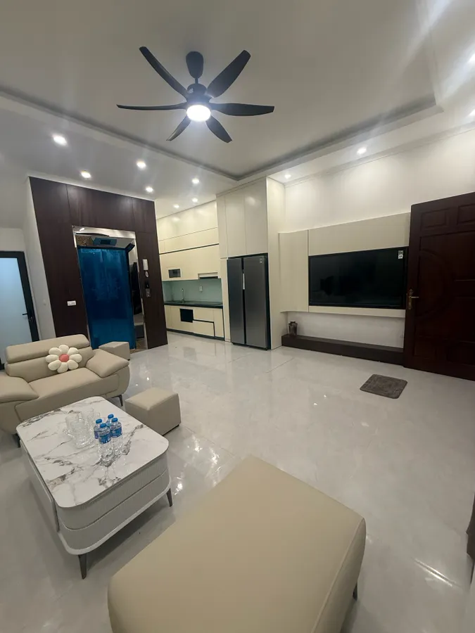 BÁN NHÀ MỚI FULL NỘI THẤT Lệ Mật 50 m2 X 5 Tầng 11.6 Tỷ Long Biên Hà Nội