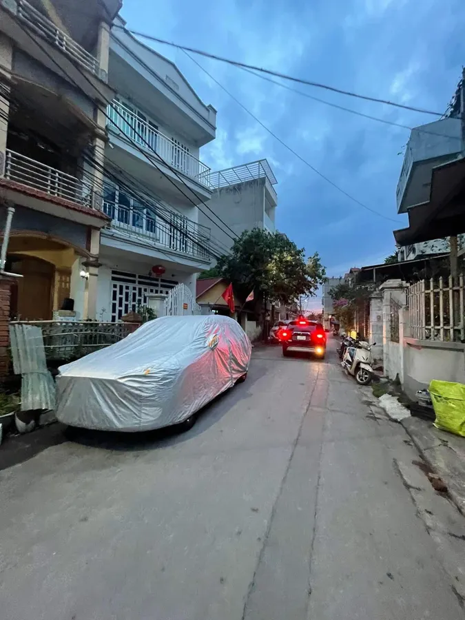 NHÀ MƠI Ô TÔ ĐỖ CỬA- VÀO NHÀ THẠCH BÀN- LONG BIÊN 50M2 X 7 TẦNG 12.5 TỶ.