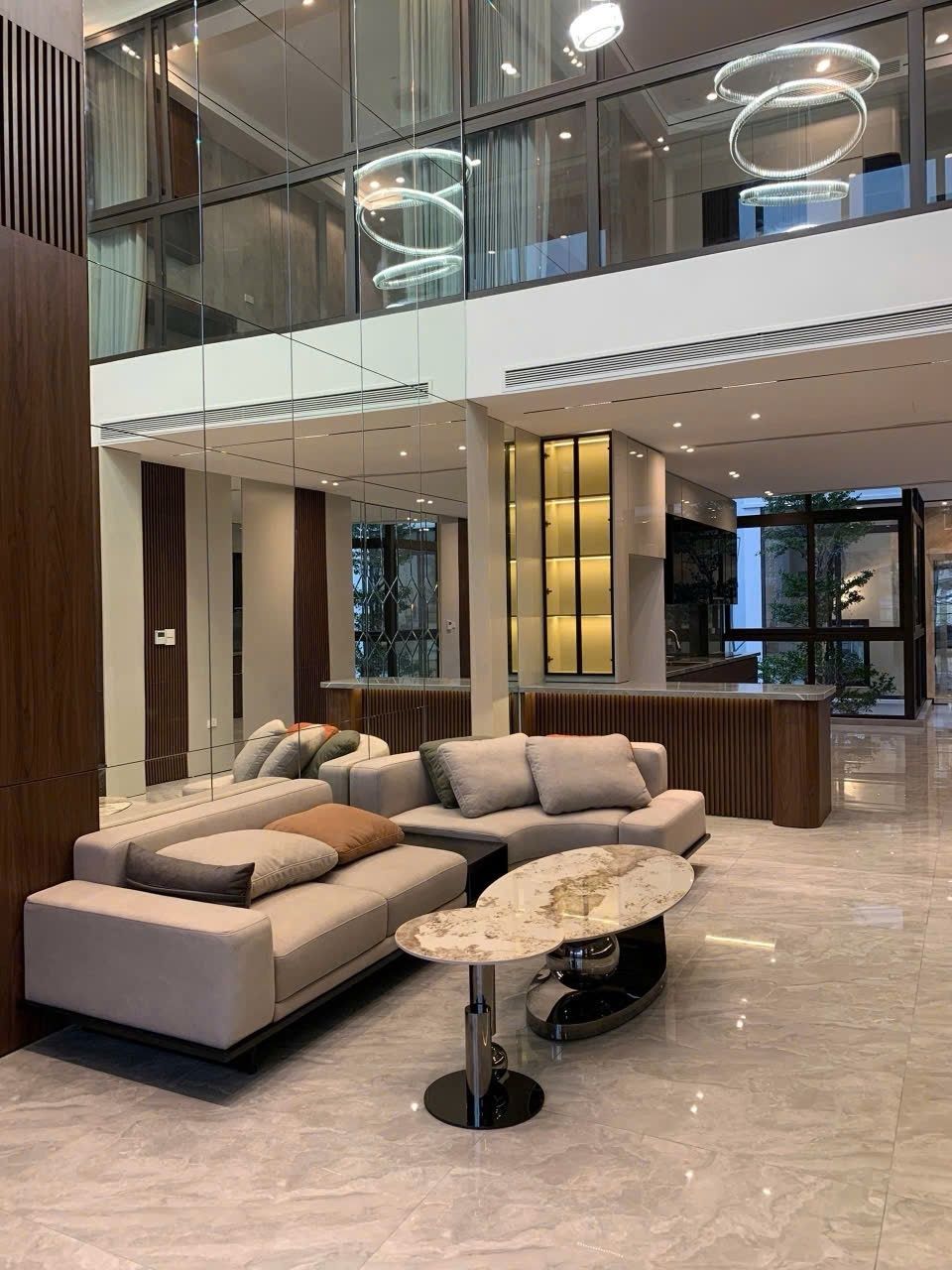 Bán Nhà Vũ Đức Thận 96m², 7 Tầng – Phong Cách “Hàm Cá Mập”