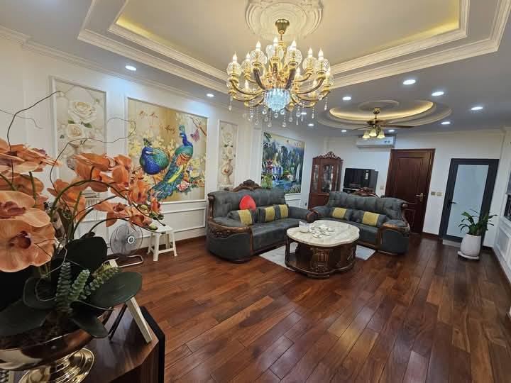 Hiếm, bán biệt thự Văn Cao, 97m, cách mặt phố 10m, chỉ 26.8 tỷ