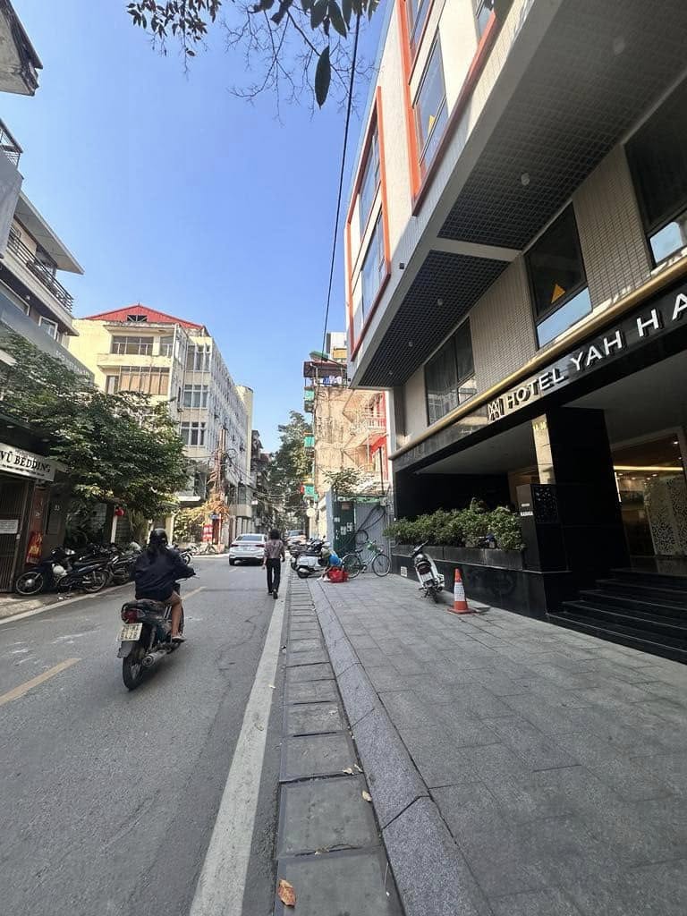 Vị trí vàng, bán nhà mặt phố Kim Mã Thượng 7 tầng thang máy, 80m, giá 34 tỷ