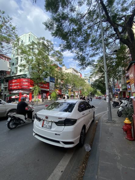 Chủ nhà cần xoay tài chính mua nhà liền kề cần bán gấp nhà Mặt phố Thái Hà,Đống Đa, Hà Nội