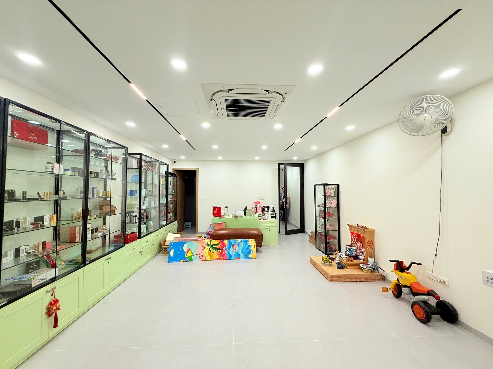 NHÀ MỚI PHÂN LÔ HOÀNG CẦU ĐỐNG ĐA Ô TÔ - 60M 7 TẦNG THANG MÁY - HÀNG XÓM QUẬN ỦY 20M MẶT PHỐ