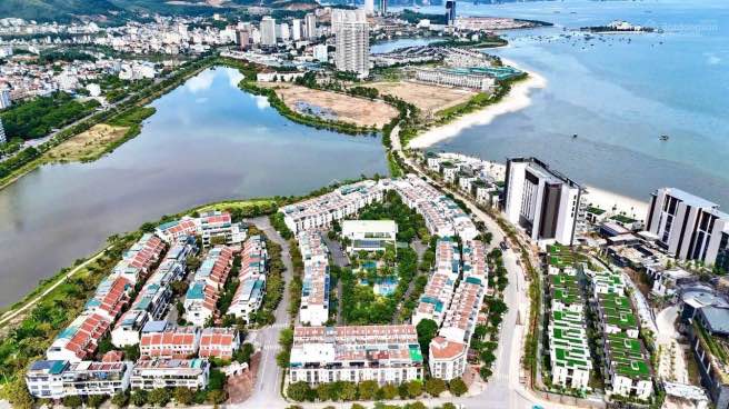 Chính chủ cần bán căn Liền kề Ven Biển 3,5 tầng 2 mặt thoáng 76m2 tại Bán đảo II, Bãi Cháy, Hạ Long.
