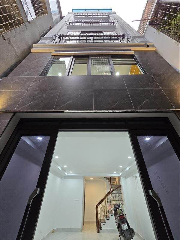 Bán nhà lô góc Vương Thừa Vũ, Thanh Xuân, một nhà ra phố, 5 tầng thang máy, oto đỗ cửa 2 mặt, thông sàn