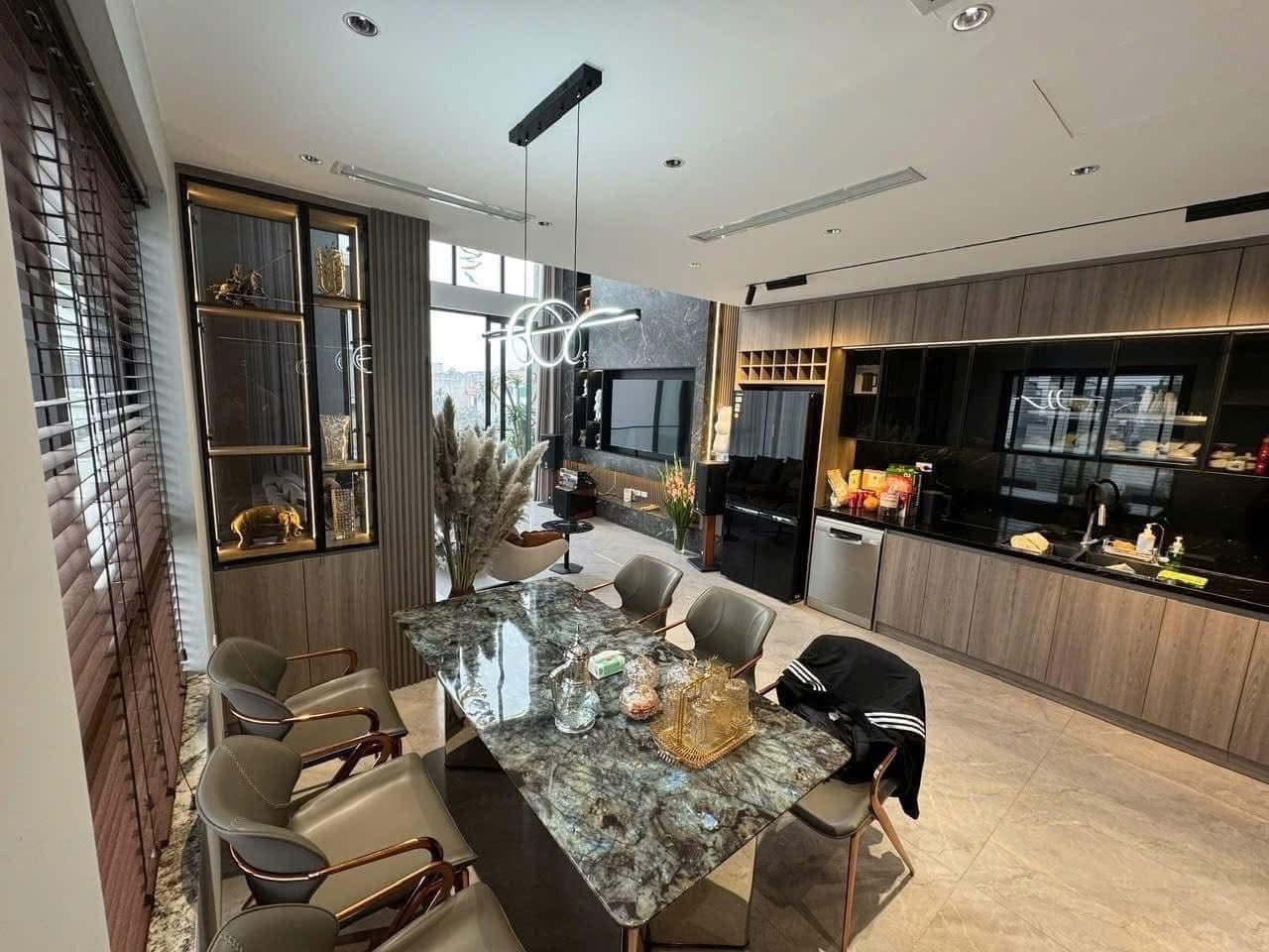 Bán nhà đẹp Vũ Tông Phan, Khương Trung, Thanh Xuân, Ô tô đỗ cửa ,Kinh doanh đỉnh ,nội thất đầy đủ, 50m ra phố, gần Ngã Tư Sở, giá nhỉnh 11 tỷ