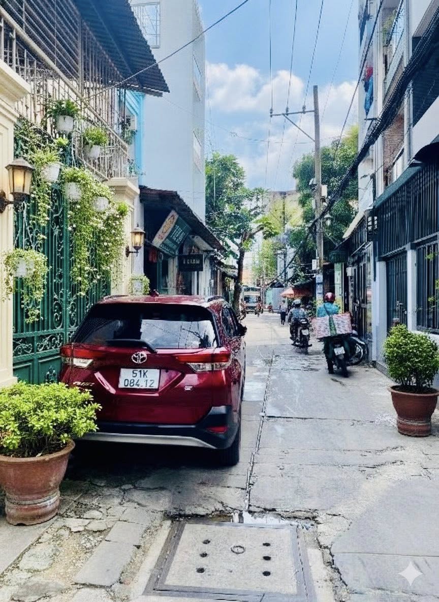 HẺM XE HƠI THÔNG – GIÁP Q11, TÂN BÌNH – NHÀ 2 TẦNG – 121M – 5PN – NHỈNH 9