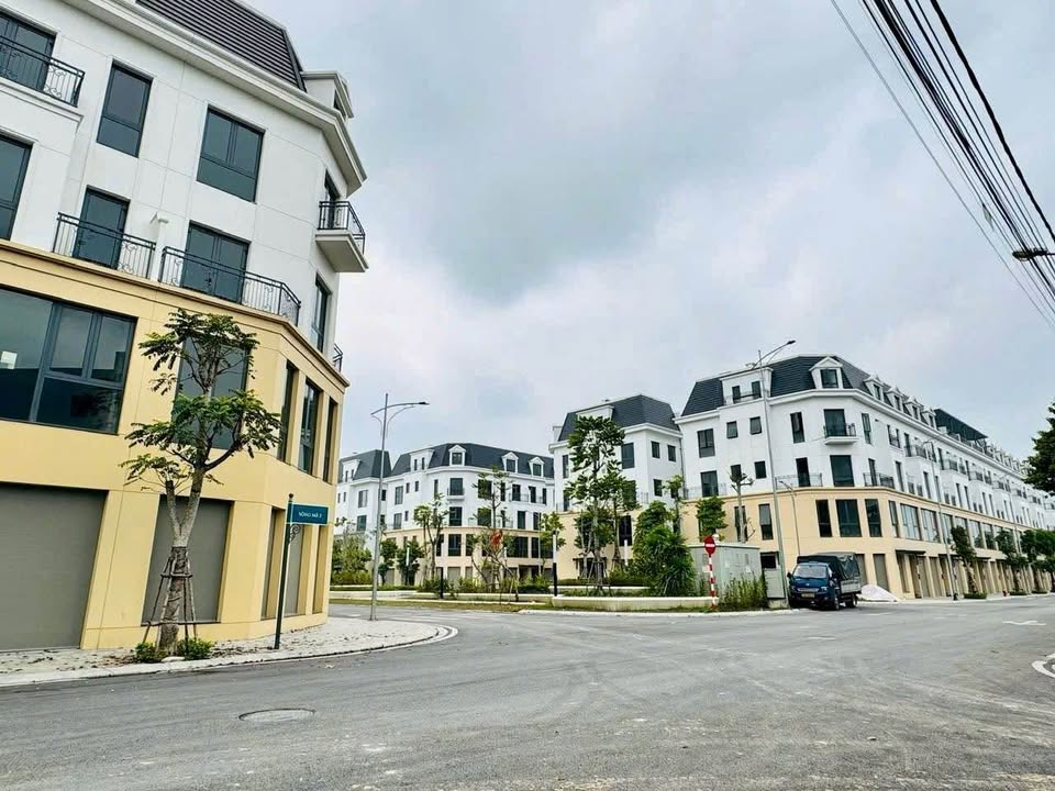 Căn góc nhà liền kề 5 tầng tại Central Riverside - sổ đỏ -5.8 tỷ bao phí sang tên