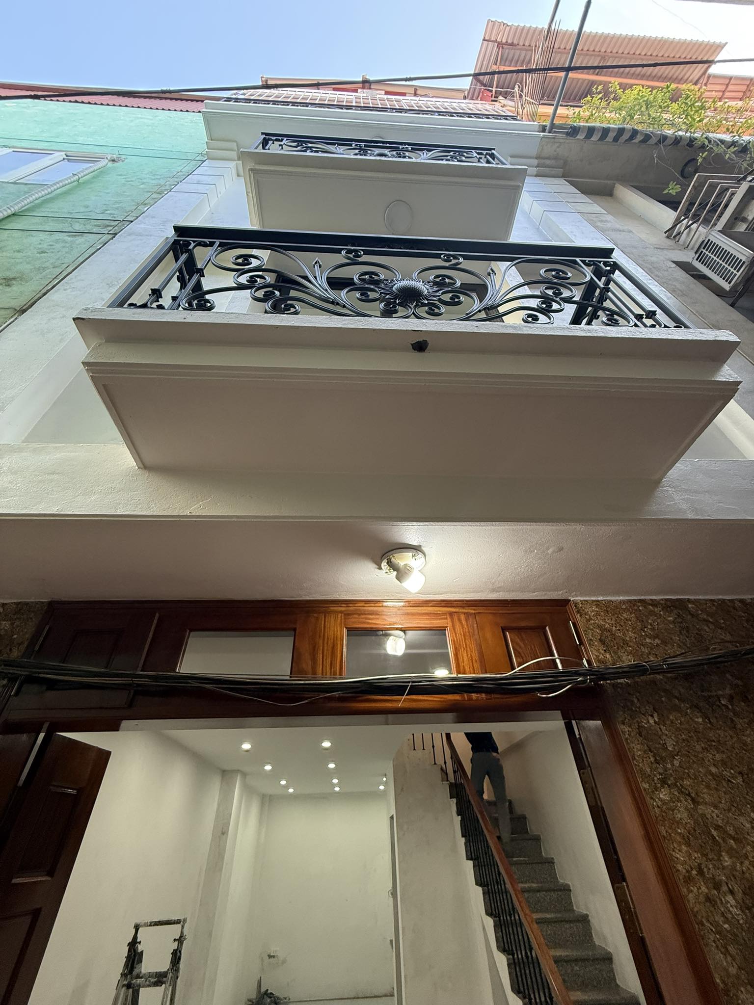 NHÀ NGUYỄN VĂN CỪ 4 TẦNG MẶT PHỐ ÁI MỘ VÀI BƯỚC HIẾM TÌM