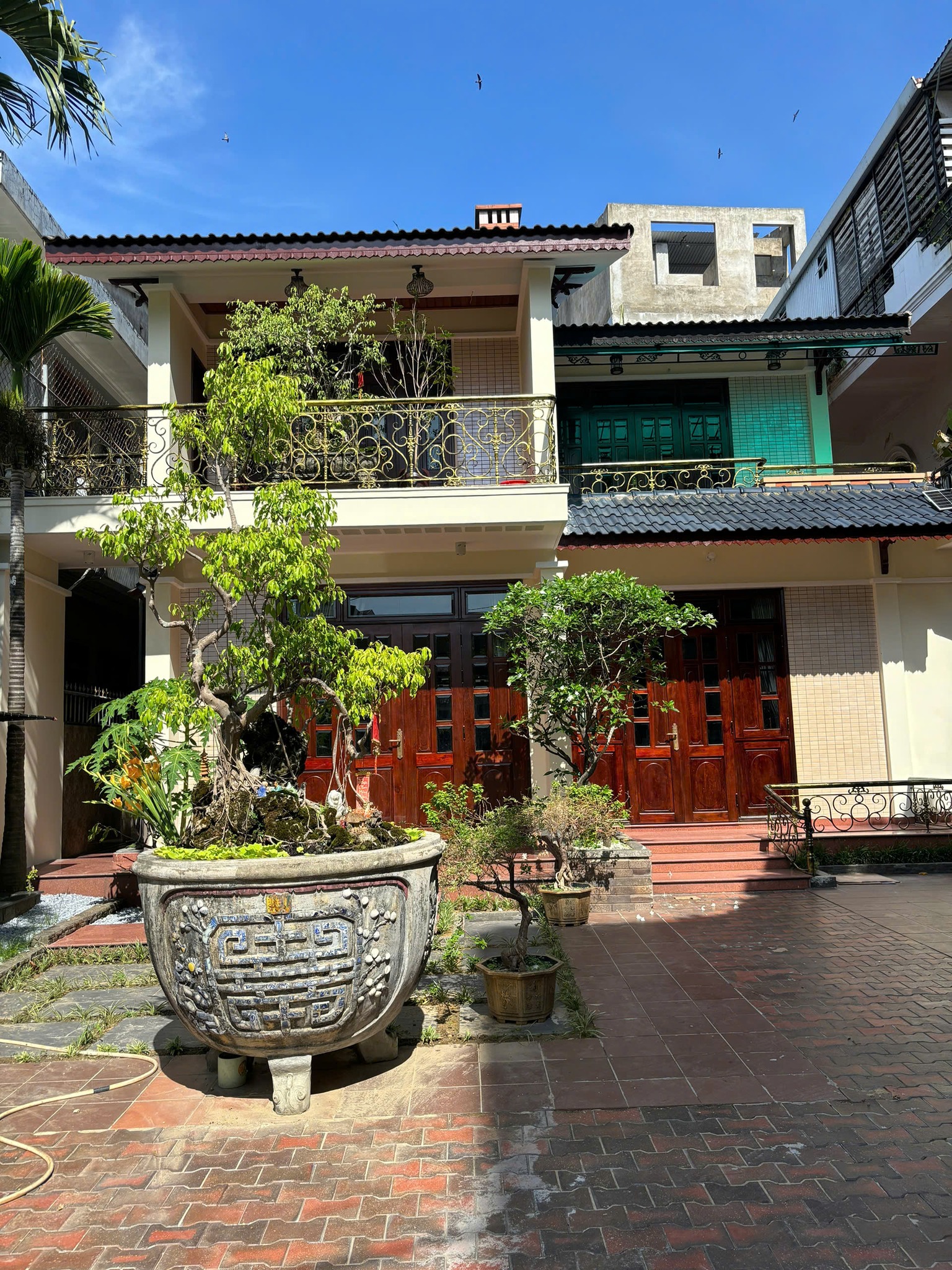 Cho thuê biệt thự nguyên căn ở kiệt Nguyễn Công Trứ, chỉ 6 phút đi bộ ra phố Tây Võ Thị Sáu.