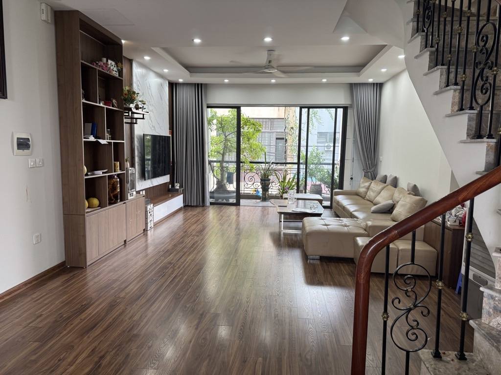 NHÀ ĐẸP LẠC TRUNG –HAI BÀ TRƯNG– 2 Ô TÔ TRƯỚC CỬA – VỈA HÈ RỘNG – NỘI THẤT NHẬP KHẨU