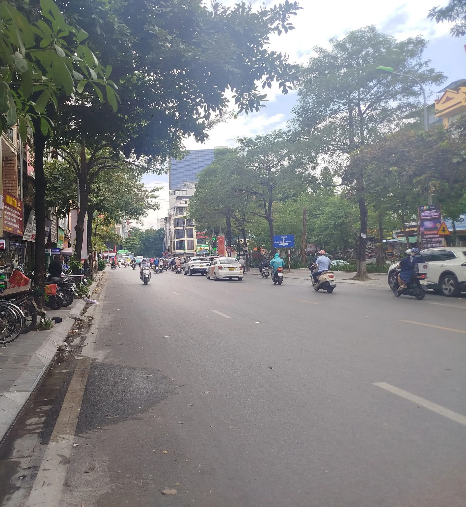 MẶT PHỐ NGUYỄN DU – VỊ TRÍ VÀNG QUẬN HAI BÀ TRƯNG – KINH DOANH ĐỈNH – DIỆN TÍCH 43m - CHO THUÊ 20 TRIỆU/THÁNG